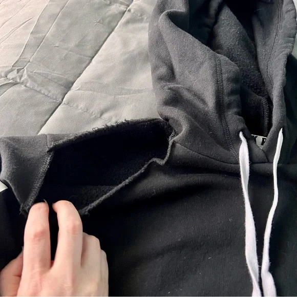 Open shoulder black and white VS PINK hoodie - Picture 2 of 3